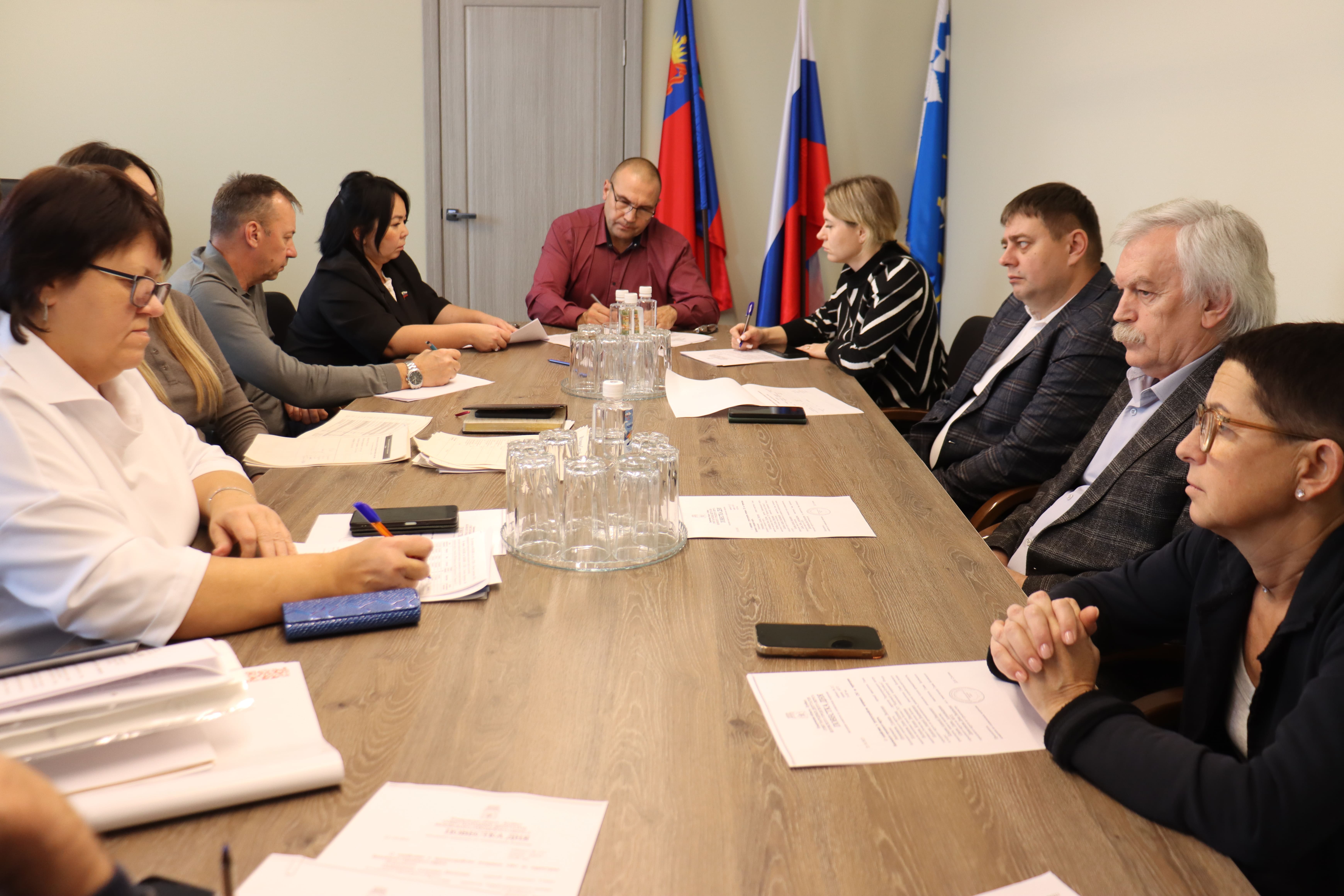 Депутаты рассмотрели ситуацию с трудоустройством демобилизованных участников СВО 