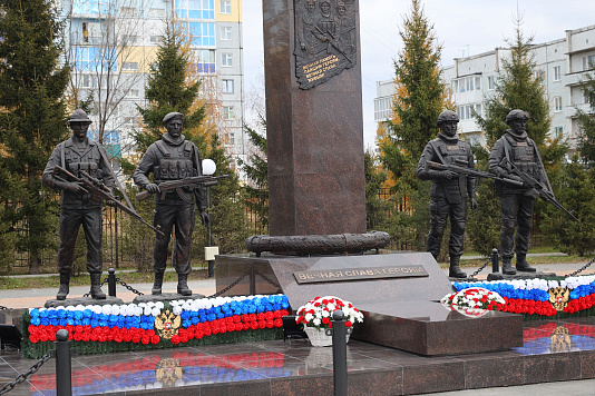 В парке «Победа» открыли памятник, посвященный боевому подвигу беловчан